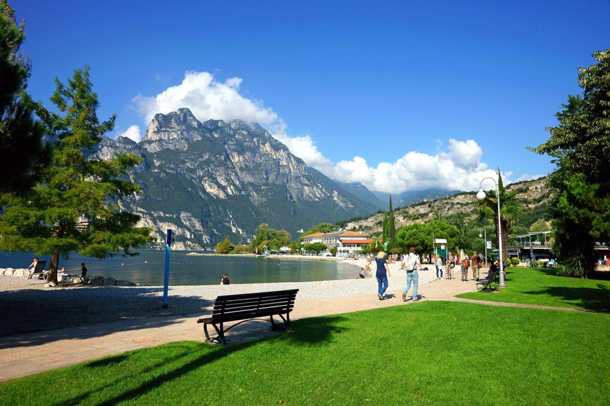 Paulie Apartment - Happy Rentals Riva del Garda Exterior photo