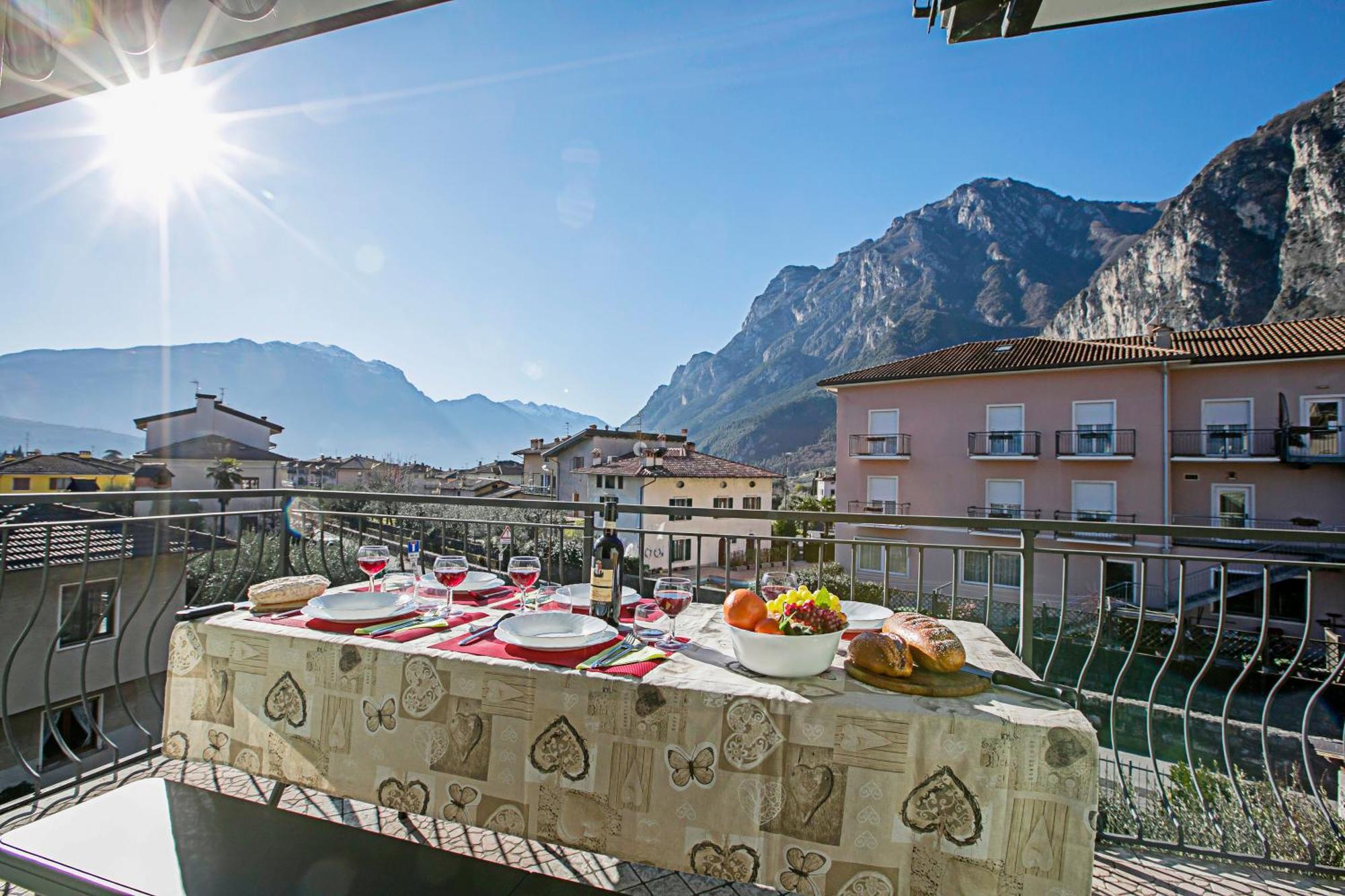 Paulie Apartment - Happy Rentals Riva del Garda Exterior photo